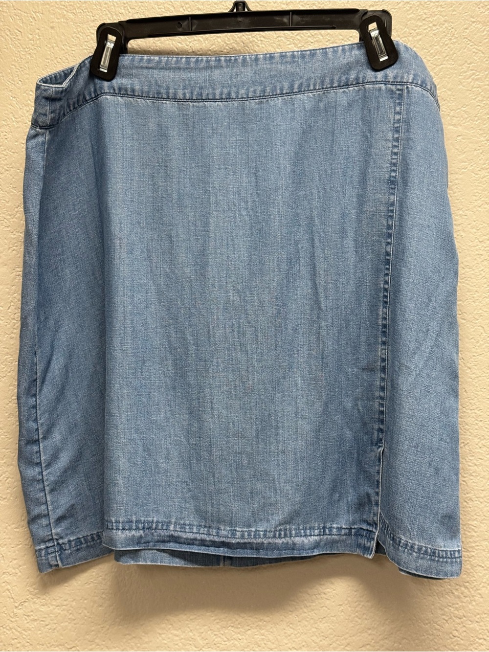 LOFT Light Wash Denim A-Line Skirt size 16 waist 19, L 20” Linen Blend soft